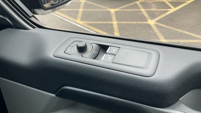Ford Tourneo Custom 320 L1 Diesel Fwd 2.0 EcoBlue 136ps H1 Titanium 8 seater Auto